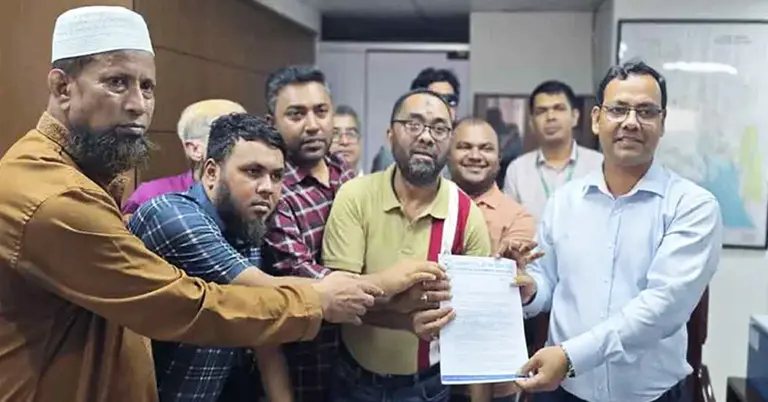 বিআরটিএ সদর দপ্তরে স্লিপার বাস মালিক সমিতির স্মারকলিপি প্রদান